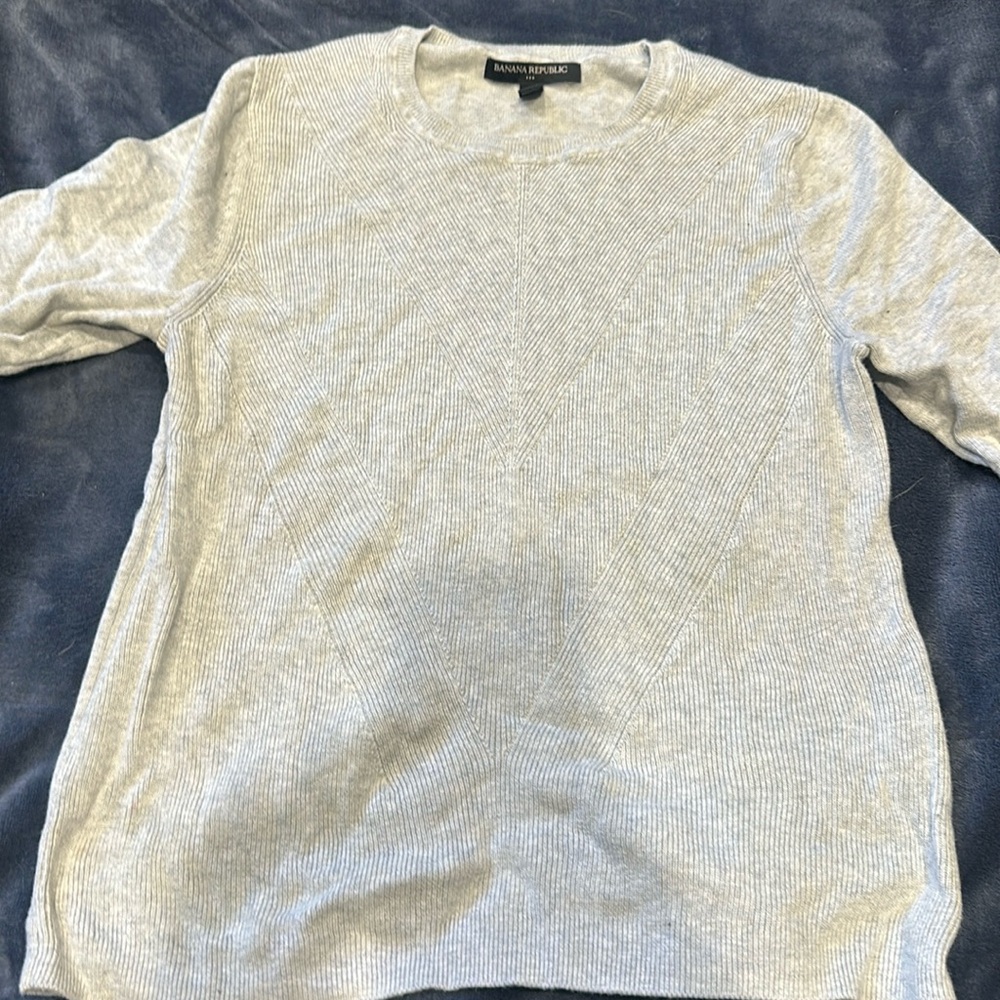 Banana republic size small lightweight sweater, EUC
